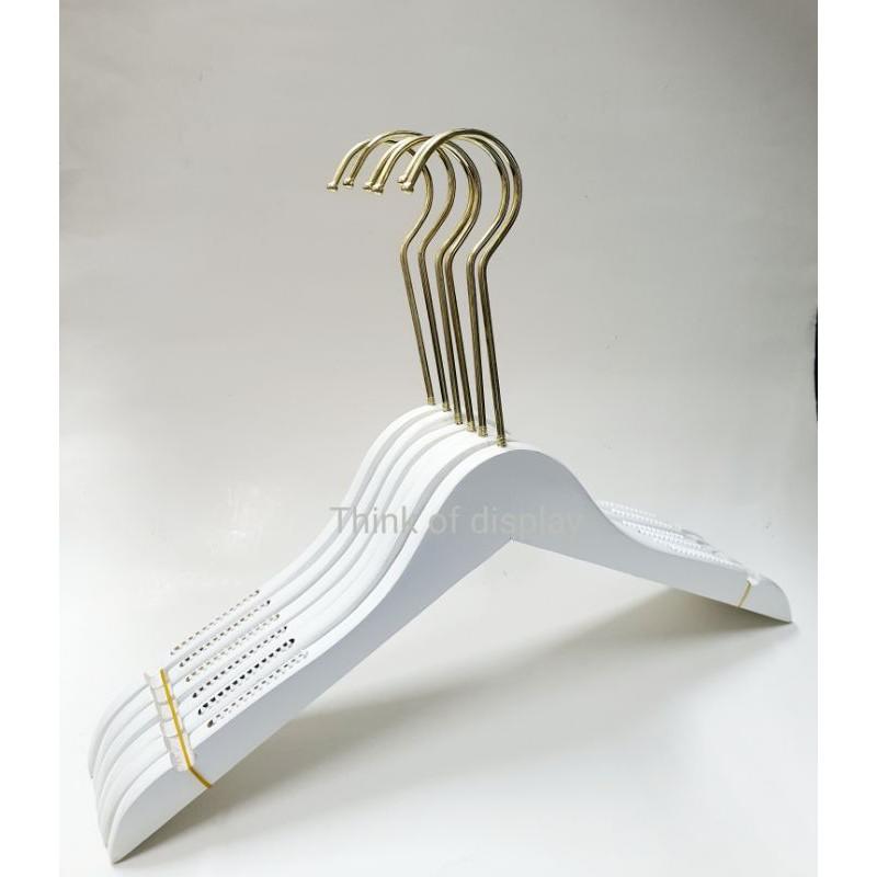 ไม้แขวนเสื้อไม้แท้สีขาว ตะขอยาวสีทองไม้แขวนเสื้อไม้ รุ่น WH003W แพ็คละ 6 อัน / แพ็คละ 12 อัน