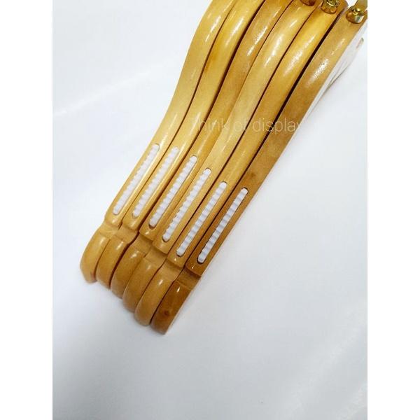 ไม้แขวนเสื้อเด็กไม้แท้ ตะขอยาว/ตะขอCสั้น  แพ็คละ 6 อันและแพ็คละ 12 อัน - thumbnail 4