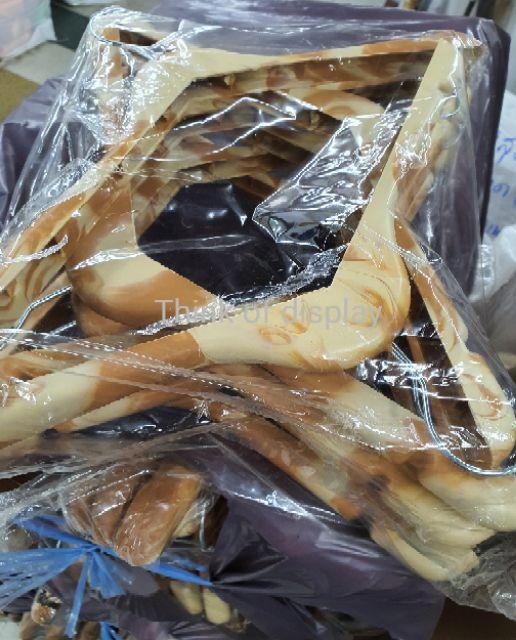 ไม้แขวนพลาสติกลายไม้/สีดำ ไม้แขวนNo.700 แพ็คละ 12 อัน - thumbnail 6