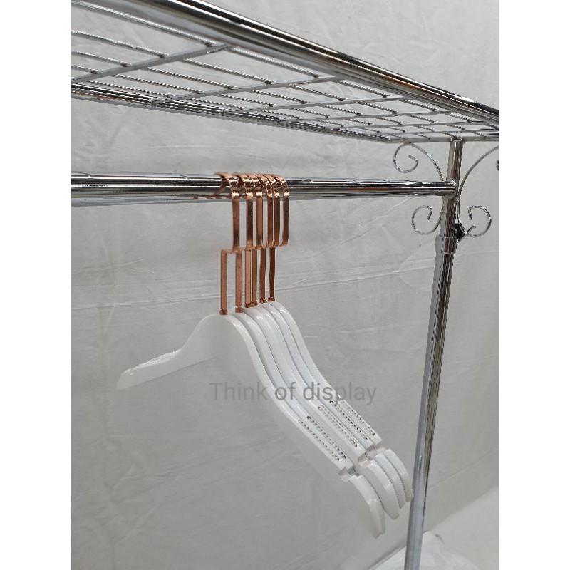 ไม้แขวนไม้ ไม้แขวนเสื้อไม้แท้สีขาวตะขอคอ C สีทอง และสีโรสโกลด์แพ็ค 6 อัน แพ็ค 12 อัน HWW - thumbnail 9