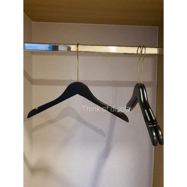 ไม้แขวนเสื้อไม้สีดำ  ไม้แขวนเสื้อผู้ใหญ่ ตะขอยาวสีทอง แพ็คละ 6 อัน/แพ็คละ 12 อัน - thumbnail 6