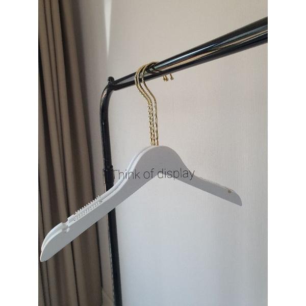 ไม้แขวนเสื้อไม้แท้ ไม้หนีบกางเกงไม้แท้เคลือบสีขาว ตะขอยาวสีทอง แพ็ค 6อัน/แพ็ค 12 อัน - thumbnail 3