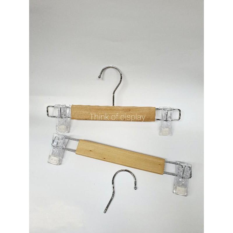 ไม้หนีบกางเกงไม้ กิ๊บหนีบใส ไม้แขวนกางเกง กระโปรง แพ็คละ 12 ชิ้น - thumbnail 4