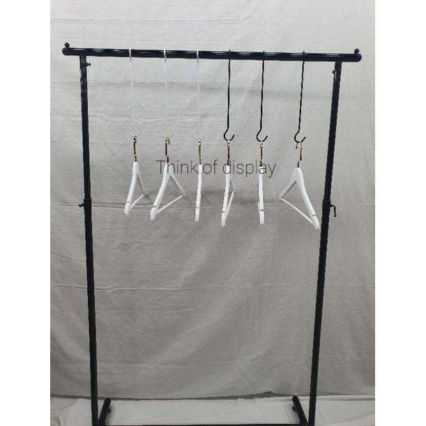 ตะขอโชว์สินค้า ตะขอแขวนไม้แขวนเสื้อ ตกแต่งราวแขวนเสื้อ แพ็คละ 3 อัน - thumbnail 2