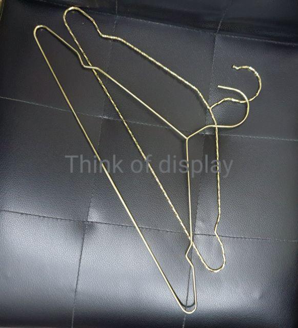 ไม้แขวนเสื้อเหล็กลวดทอง ไม้แขวนลายเกลียวสีทอง ไม้แขวนลวดเรียบสีทอง แพ็คละ 12 อัน - thumbnail 4