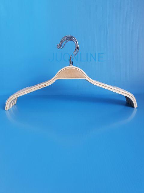 ไม้แขวนซาร่าไม้แท้ ไหล่ตรง แพ็ค 12 ชิ้น - thumbnail 3