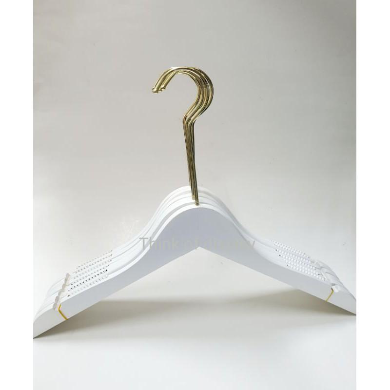 ไม้แขวนเสื้อไม้แท้สีขาว ตะขอยาวสีทองไม้แขวนเสื้อไม้ รุ่น WH003W แพ็คละ 6 อัน / แพ็คละ 12 อัน - thumbnail 5