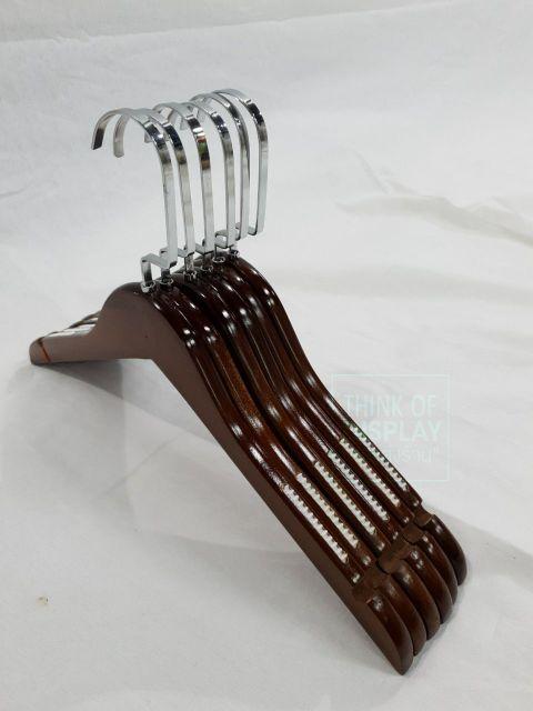 ไม้แขวนไม้สีโอ๊ค ไม้แขวนเสื้อไม้แท้  แพ็คละ12 อัน - thumbnail 4