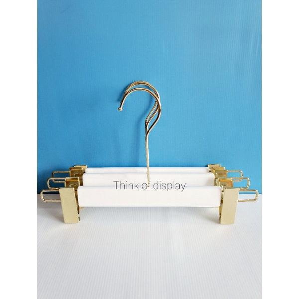 ไม้แขวนเสื้อไม้แท้ ไม้หนีบกางเกงไม้แท้เคลือบสีขาว ตะขอยาวสีทอง แพ็ค 6อัน/แพ็ค 12 อัน - thumbnail 5