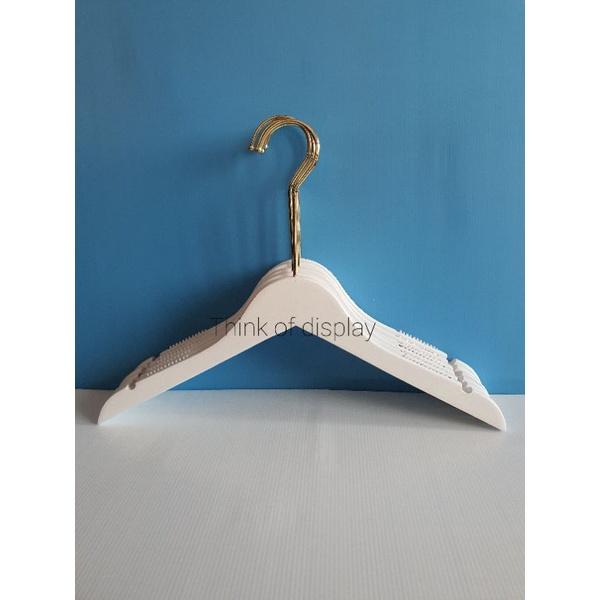 ไม้แขวนเสื้อไม้แท้ ไม้หนีบกางเกงไม้แท้เคลือบสีขาว ตะขอยาวสีทอง แพ็ค 6อัน/แพ็ค 12 อัน - thumbnail 2