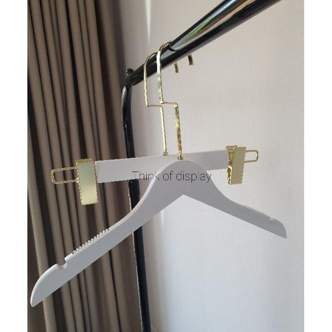 ไม้แขวนเสื้อไม้สีขาว ไม้หนีบกางเกงไม้สีขาว รุ่นตะขอคอCยาวสีทอง แพ็ค 6 อัน/แพ็ค 12 อัน - thumbnail 2