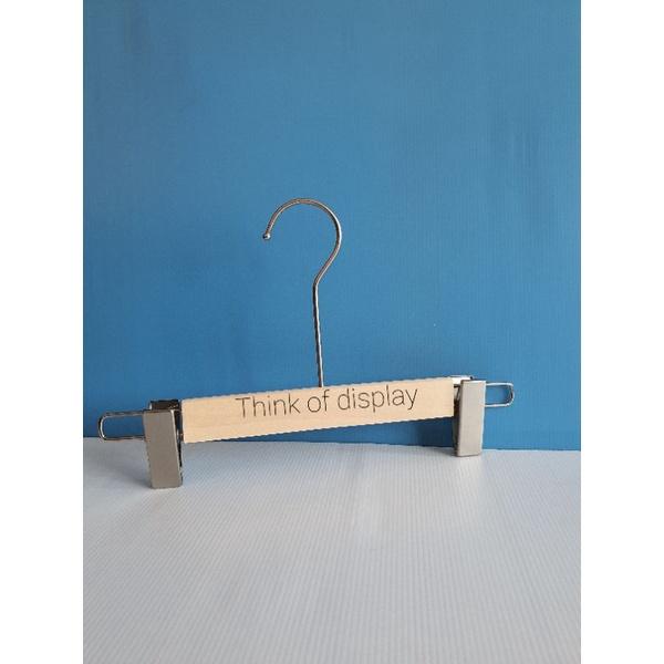 ไม้แขวนไม้แท้ ไม้หนีบกางเกง สีธรรมชาติไม่เคลือบเงา ตะขอยาวสีบรอนซ์เงิน แพ็ค 6 อันและแพ็ค 12 อัน - thumbnail 6