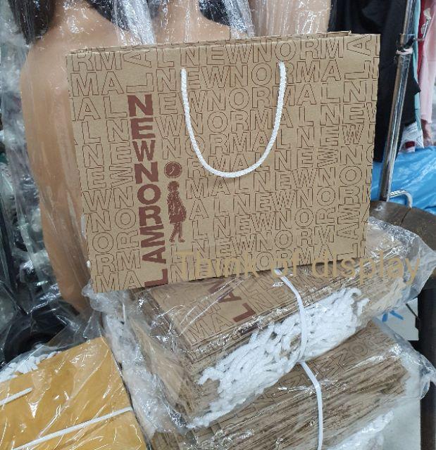 ถุงกระดาษพิมพ์ลาย ถุงกระดาษแฟชั่น ลายnew normal แพ็คละ 50 ใบ - thumbnail 6