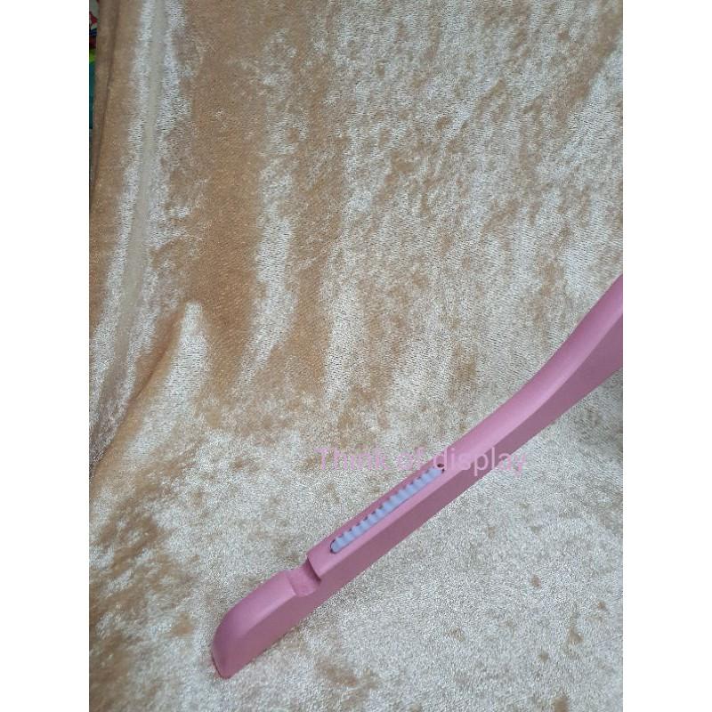 ไม้แขวนเสื้อไม้แท้ เคลือบสีชมพู HWP - thumbnail 3