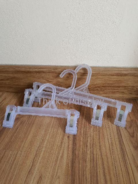 ไม้แขวนพลาสติกหนีบกางเกง ไม้แขวนกางเกง ไม้แขวนพลาสติก 707 แพ็คละ 12 อัน - thumbnail 4