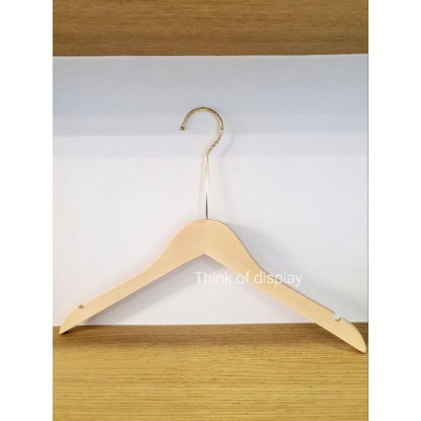 ไม้แขวนเสื้อและไม้หนีบกางเกงไม้ สีธรรมชาติไม่เคลือบเงา ตะขอกลมยาวสีทอง สำหรับผู้ใหญ่ - thumbnail 9