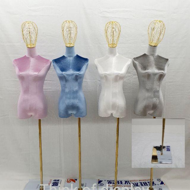 หุ่นโชว์เสื้อผ้า  หุ่นมีหัวลวดเหล็กสีทอง พร้อมขาตั้งสีทอง