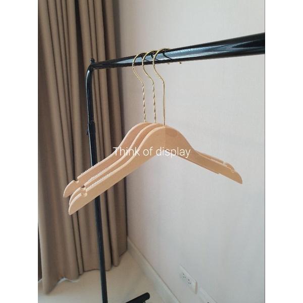 ไม้แขวนเสื้อและไม้หนีบกางเกงไม้ สีธรรมชาติไม่เคลือบเงา ตะขอกลมยาวสีทอง สำหรับผู้ใหญ่ - thumbnail 8