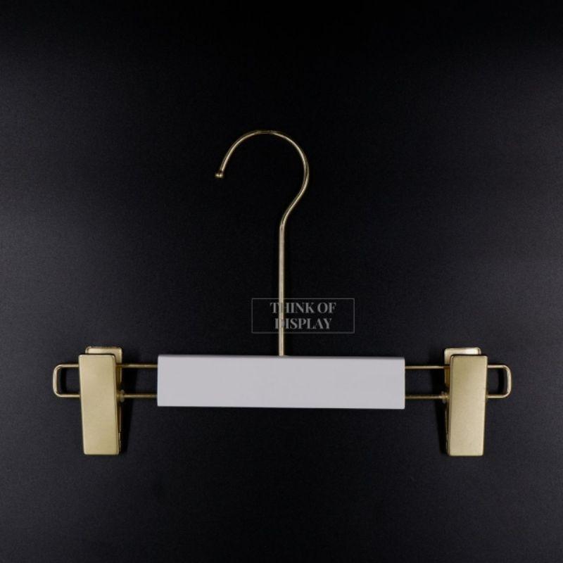 ไม้แขวนเสื้อ ไม้หนีบกางเกงเด็ก รุ่นไม้สีขาว  แพ็คละ 6 อัน/12 อัน - thumbnail 7