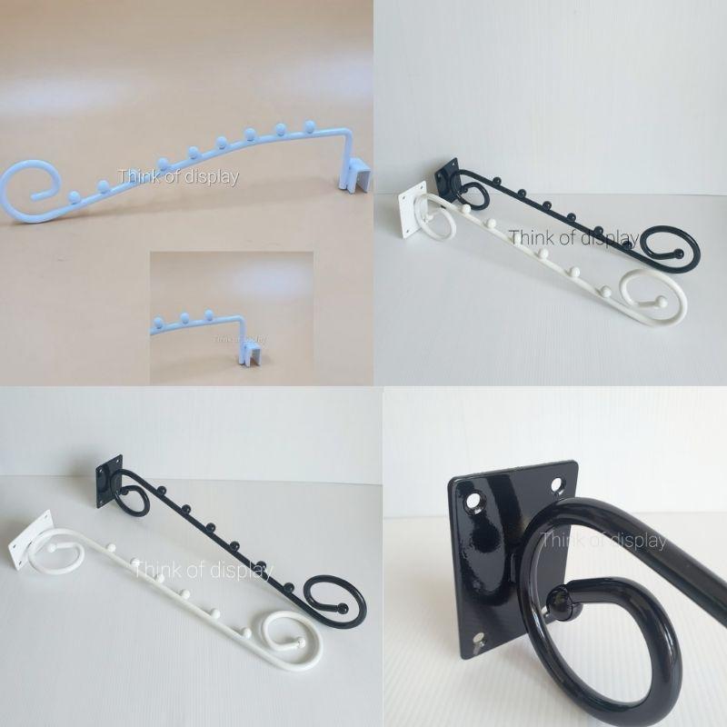 แขนติดผนัง ที่แขวนผ้าแบบเจาะติดผนัง ลายม้วน 6 ปุ่ม / แขนปลายม้วนเกี่ยวแป๊บเหลี่ยมเล็ก 0.5"×1" 9ปุ่ม